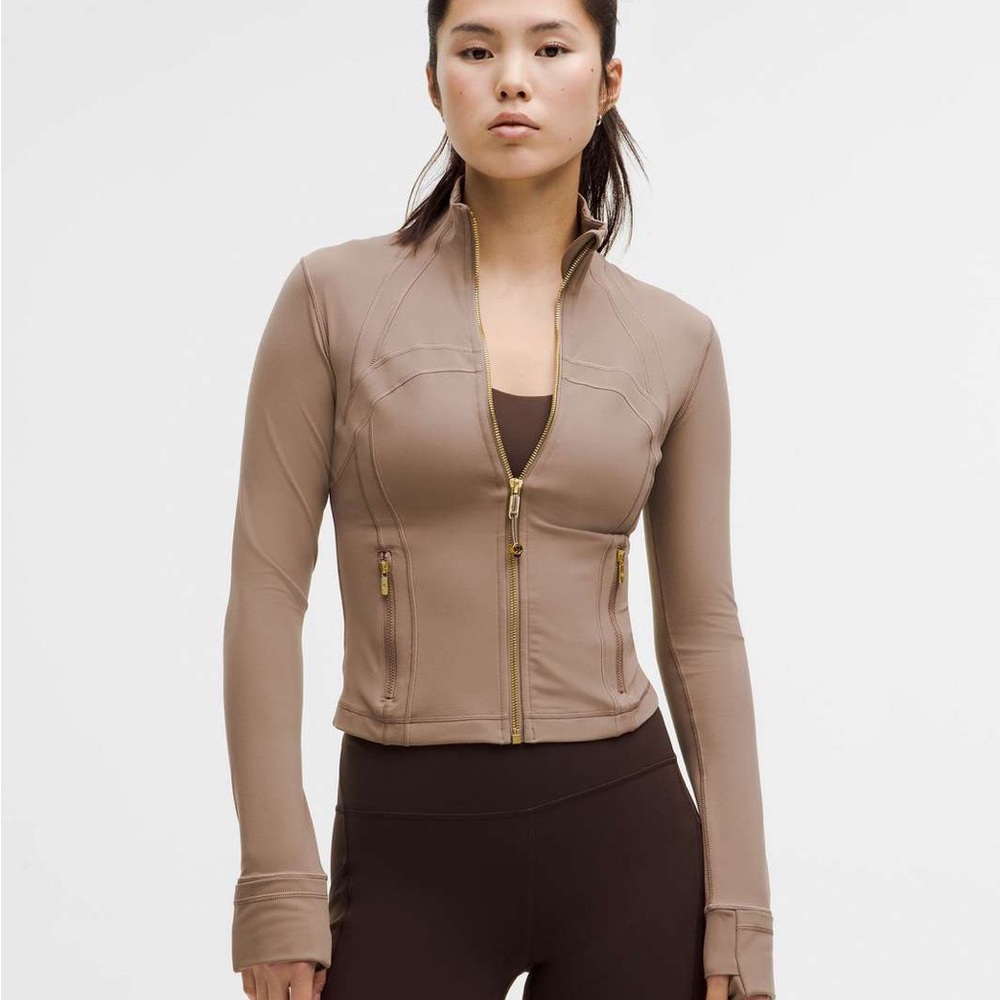 Lululemon Taupetastic Cropped Define Sz 6